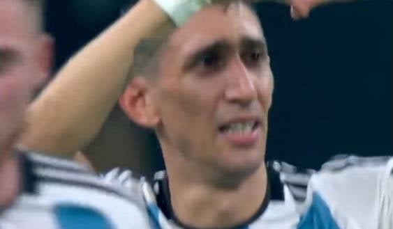 Di María llorando