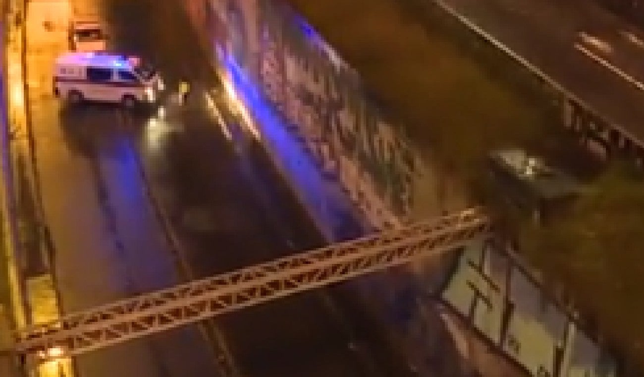 Hombre se lanzó de un puente vehicular