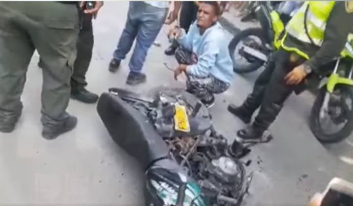 Ladrón pidiendo piedad para no ser golpeado