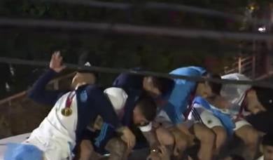 Messi casi se queda sin cabeza