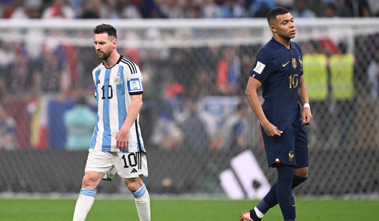 Kylian Mbappé y Messi en el partido