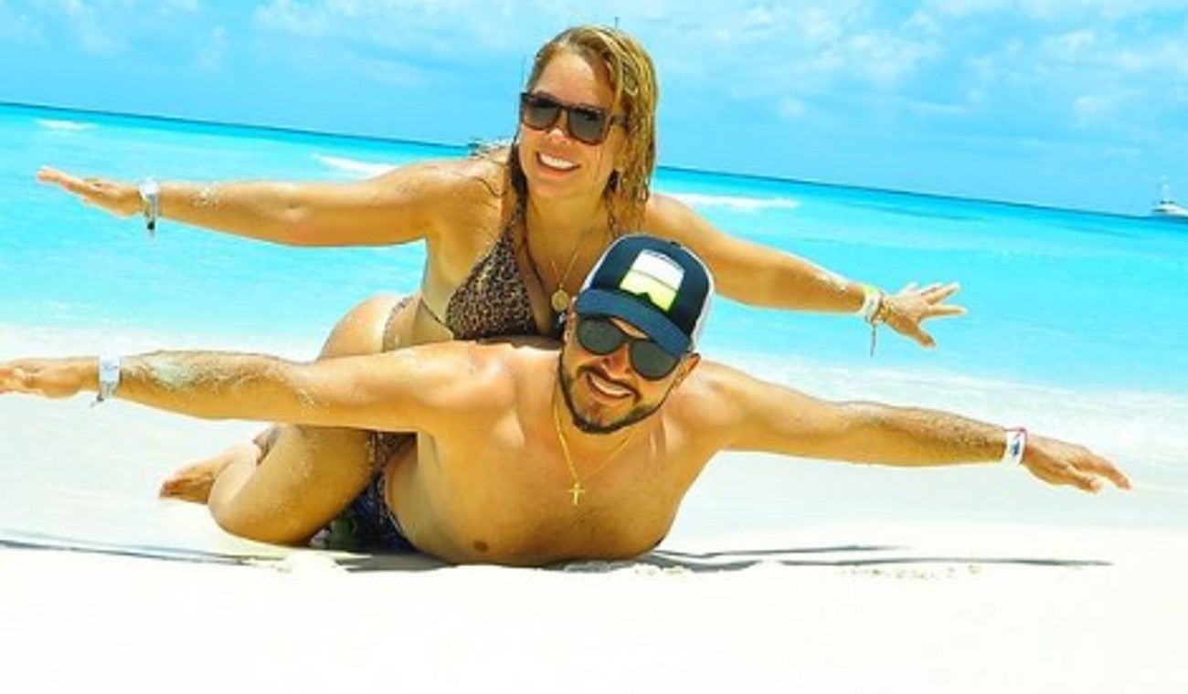 Sandra Barrios y pareja