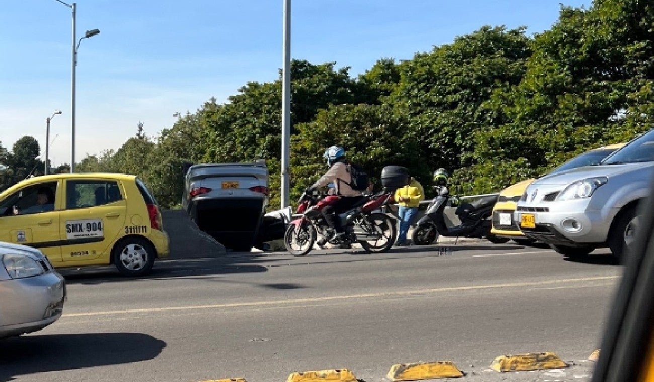 Volcamiento de vehículo en la Autonorte