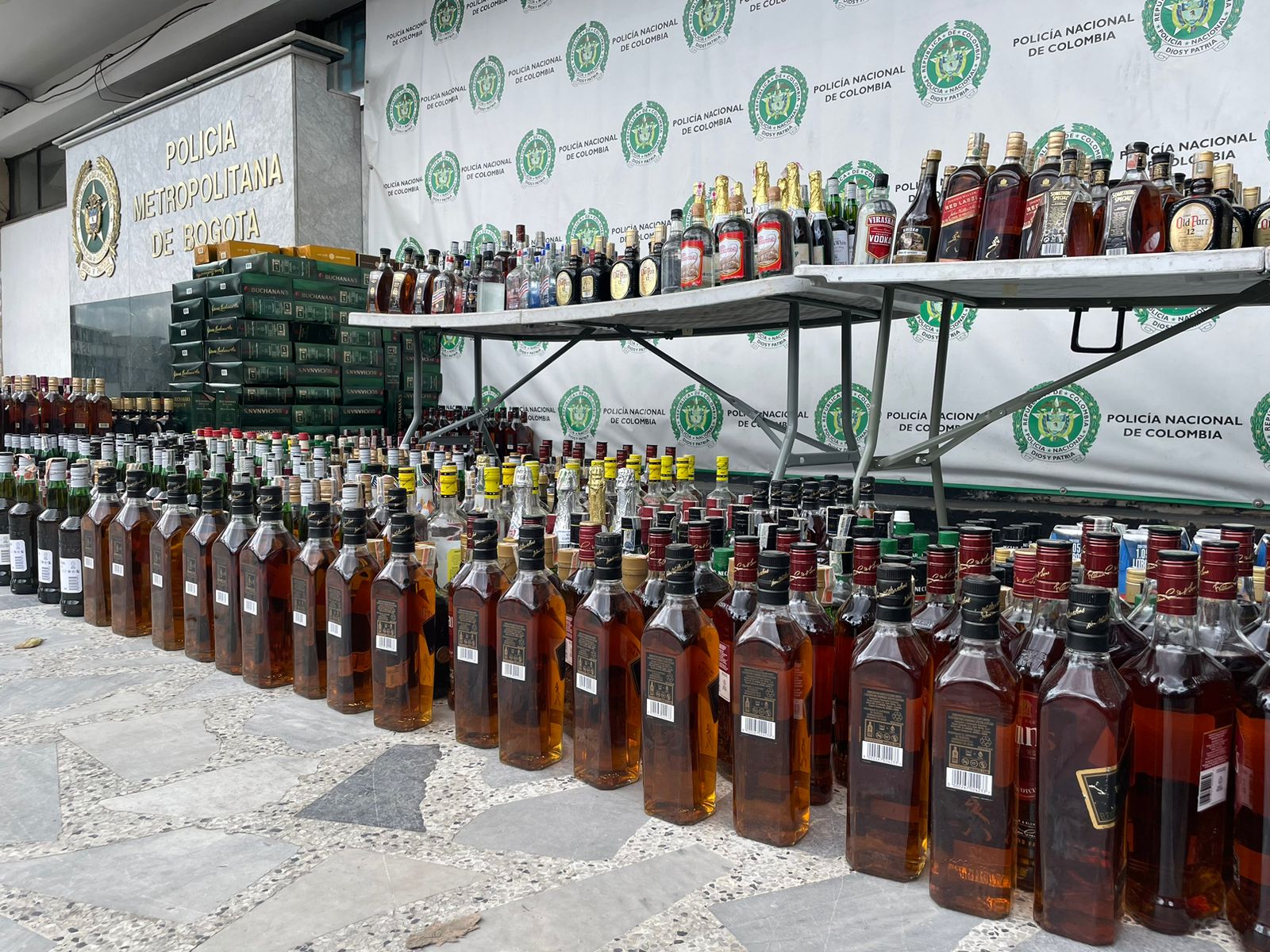 Incautaron más de 3.600 botellas de licor adulterado