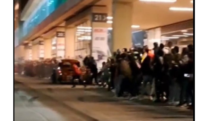 Carro atropella a varias personas en Corferias