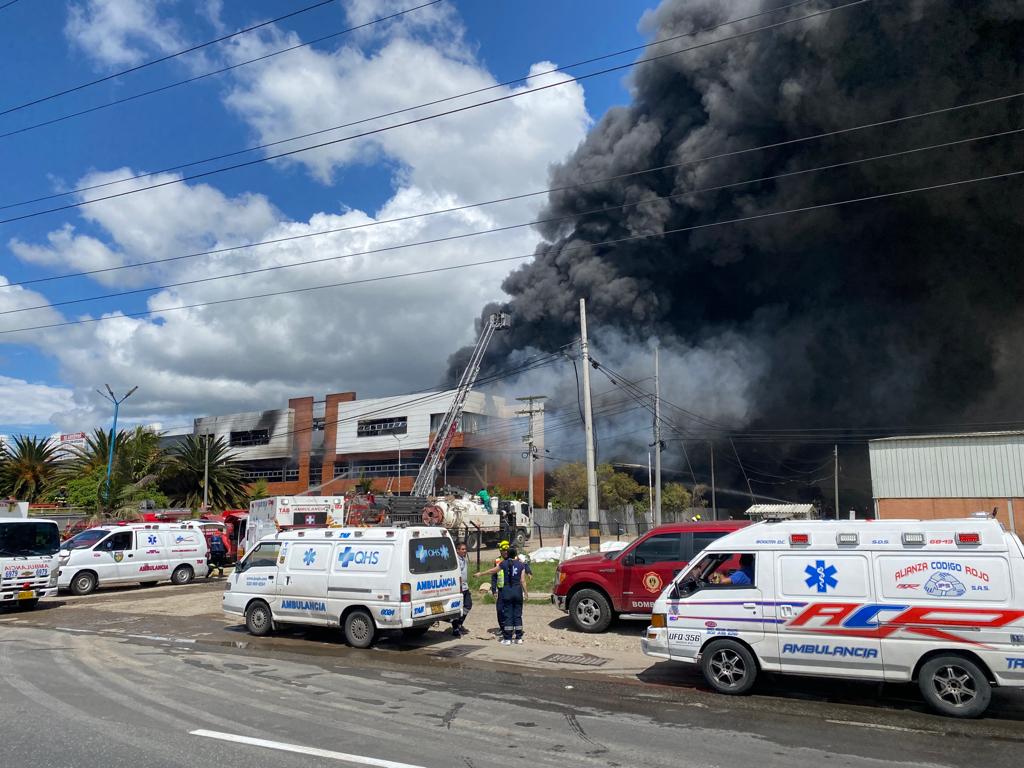 Incendio cerca al Coliseo Live