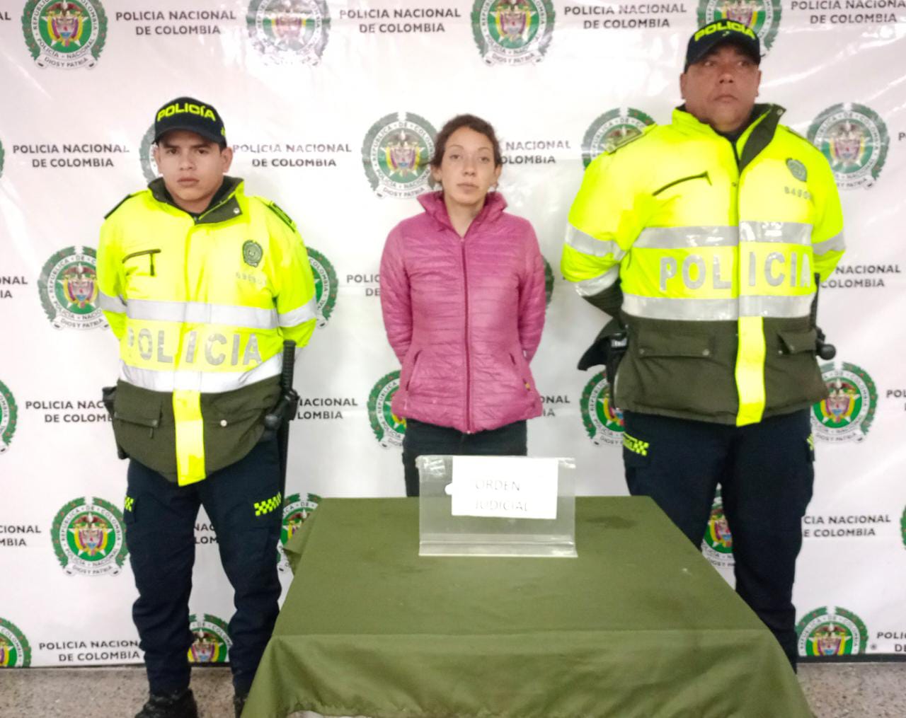 Capturan mujer con circular azul de Interpol en Bogotá