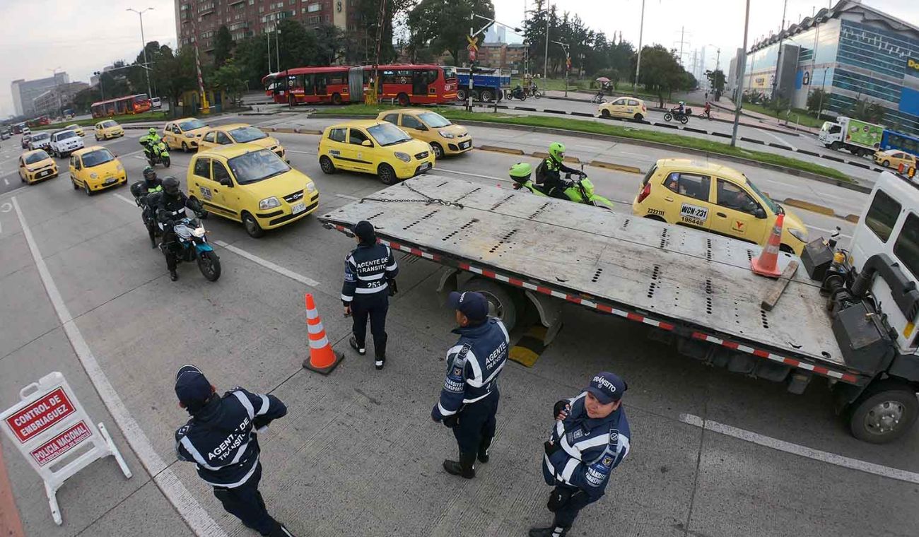 Carros en la avenida NQS