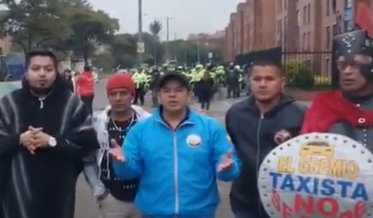 Grupo de taxistas levantan paro en Bogotá