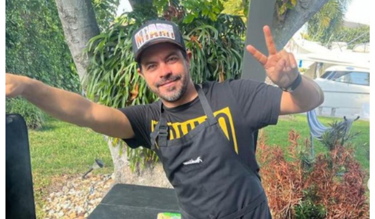 Piter Albeiro cocinando