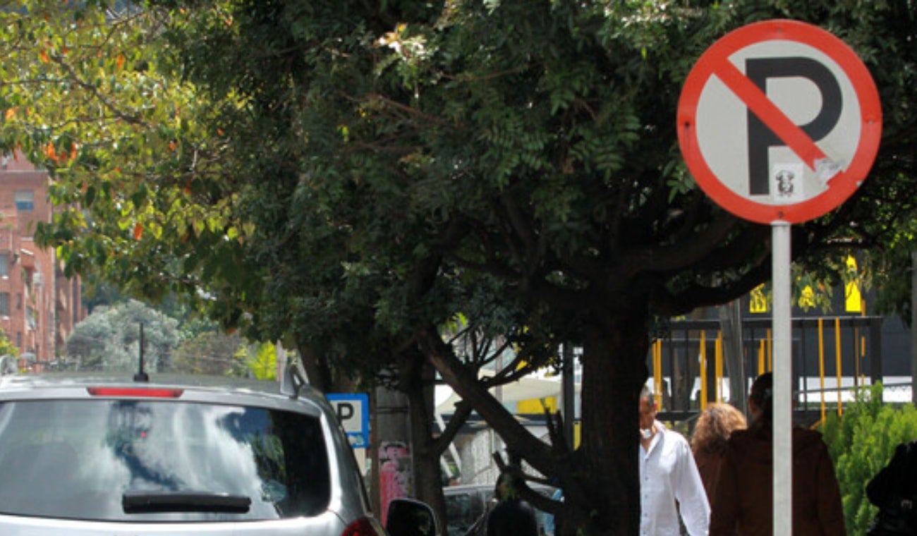Por qué no se puede parquear en estaciones de servicio de gasolina