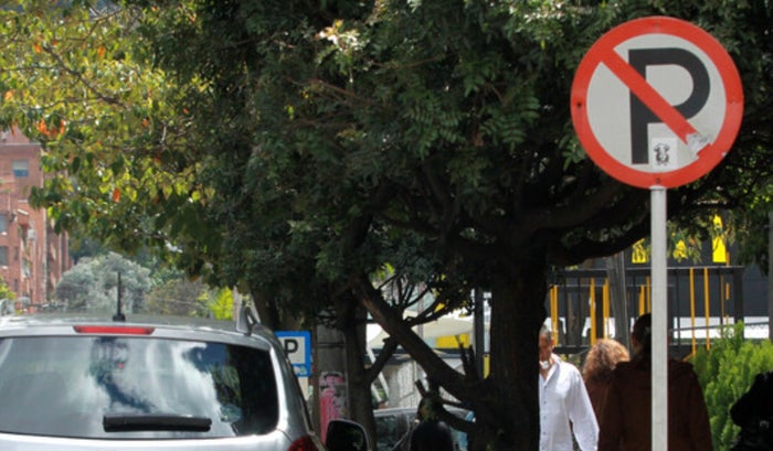 Por qué no se puede parquear en estaciones de servicio de gasolina