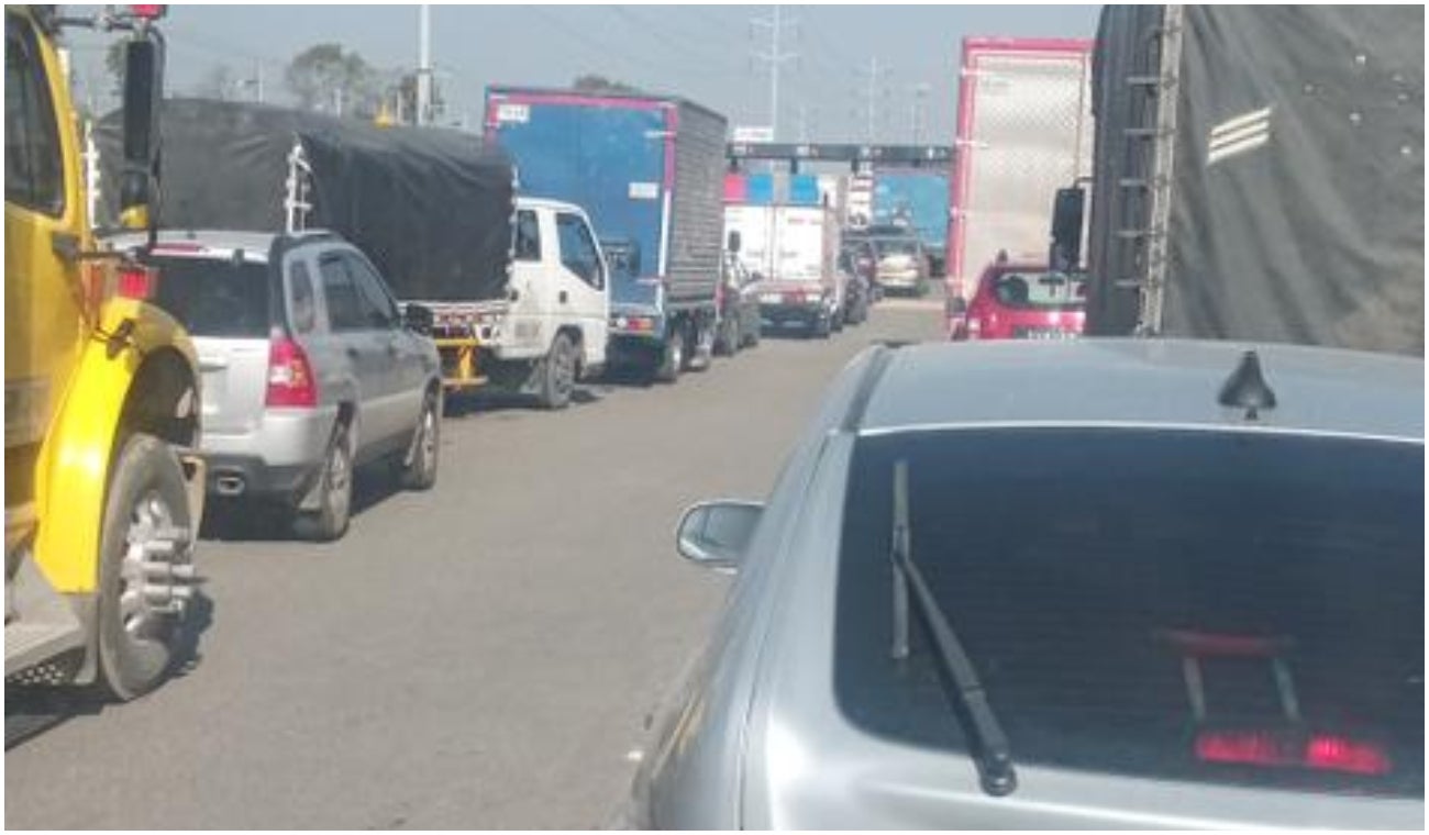 Caos vehicular en la calle 13