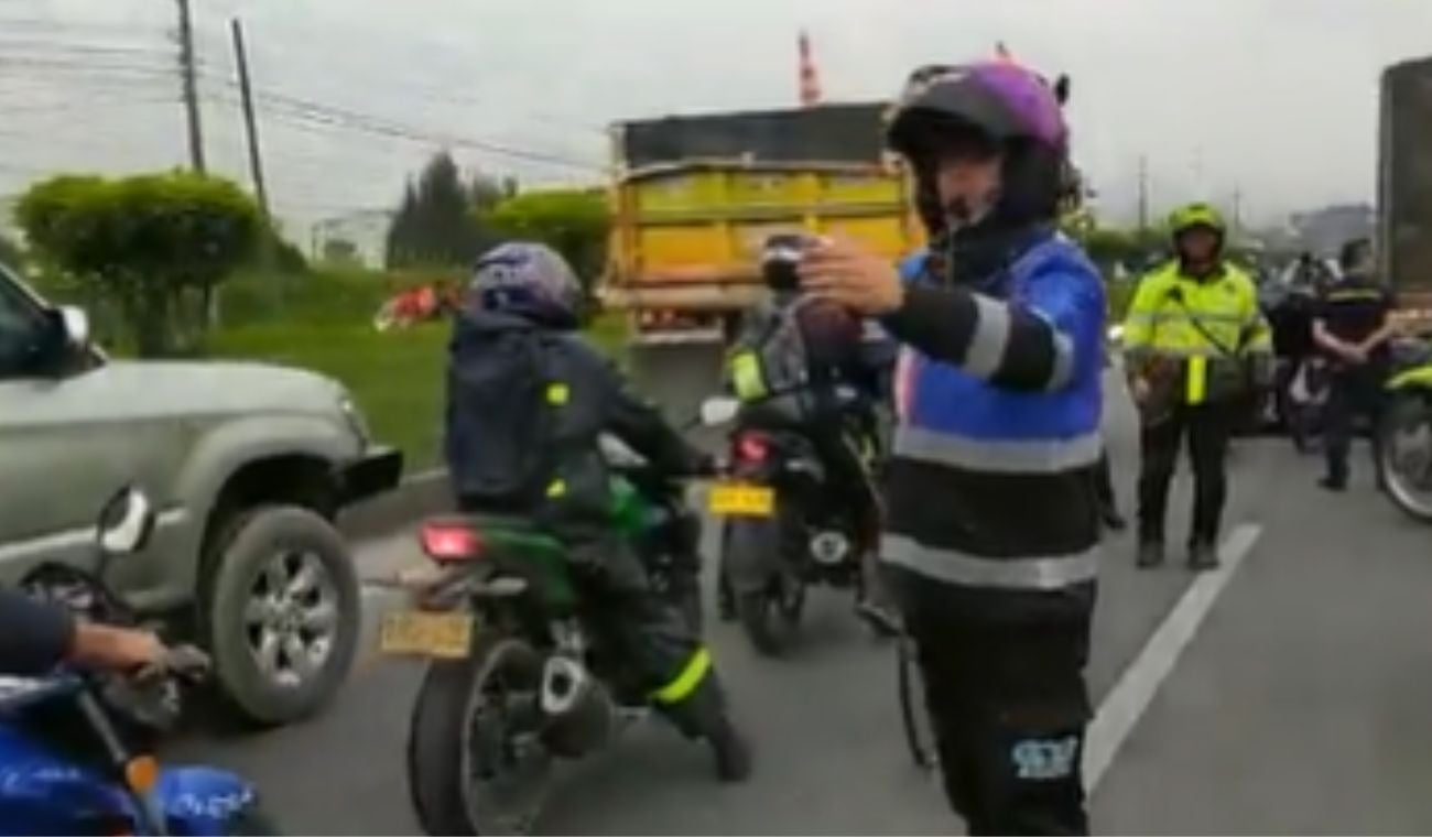 Cierre a la Vía al Llano por derumbe en Guayabetal