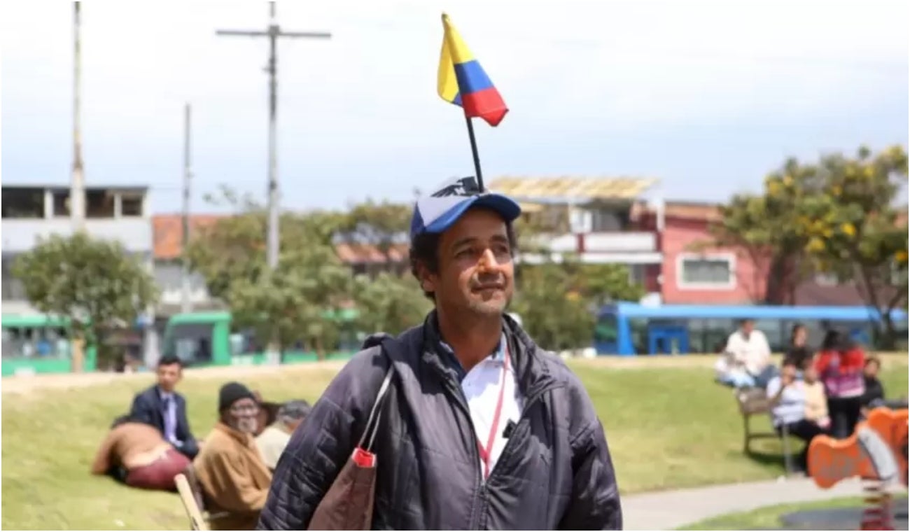 Radio loco reveló su nombre y de qué vive