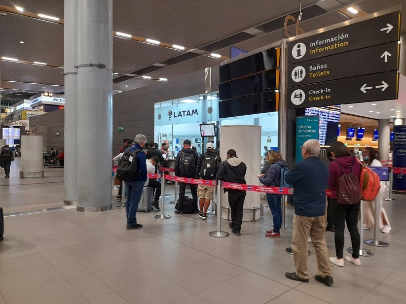 Viajeros acuden a Latam