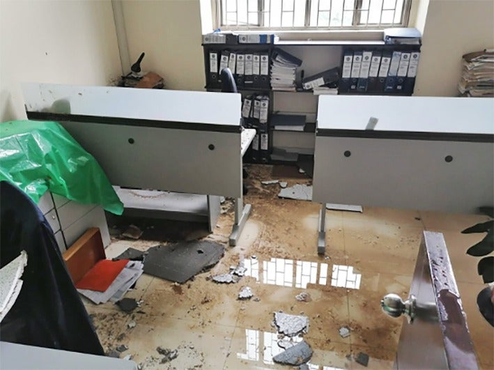 Inundación en una oficina de la Universidad Pedagógica