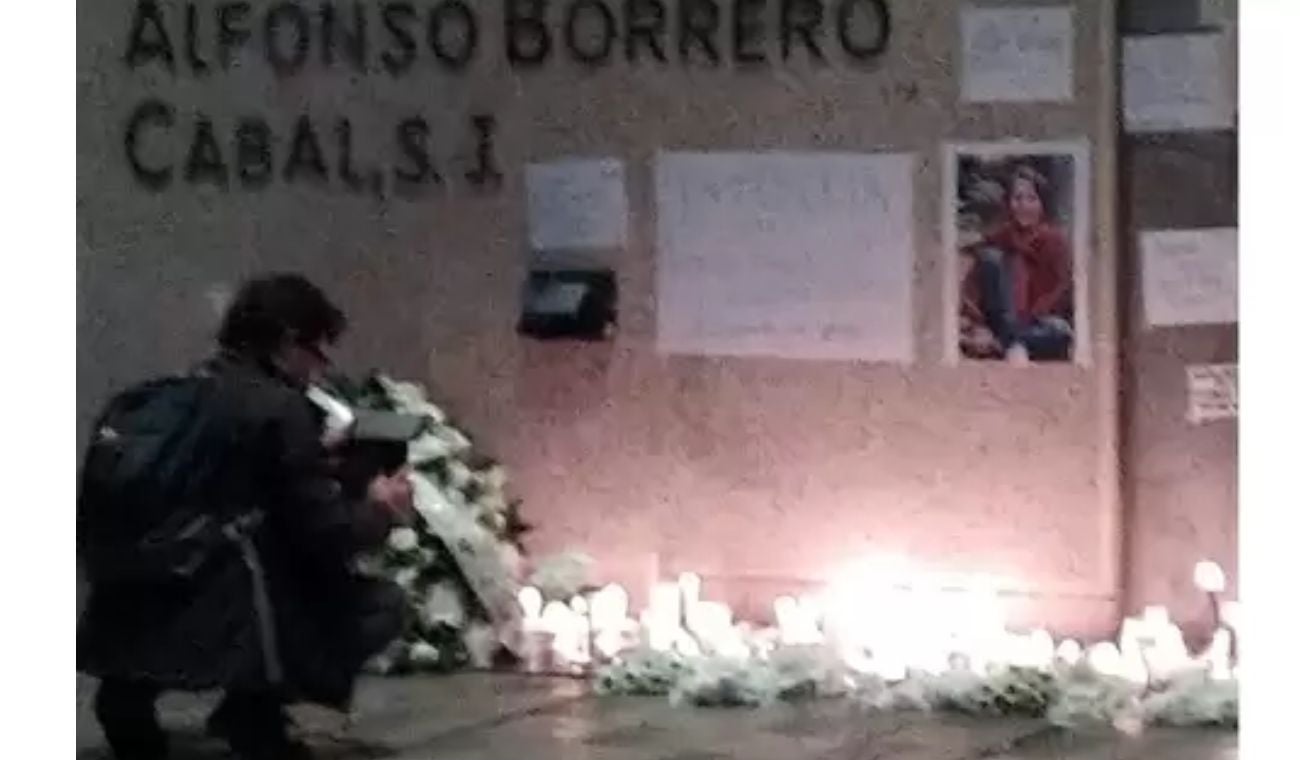 Compañeros de María Paula Munévar la homenajearon con una velatón