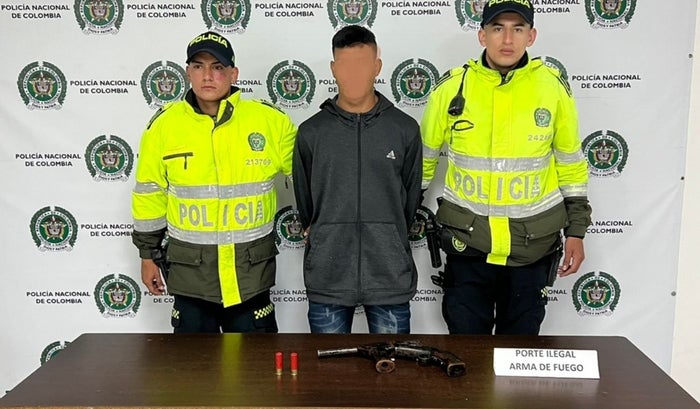 Capturan hombre que andaba con escopeta en Usaquén