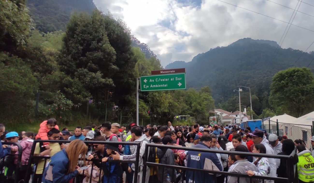 Trancón de gente en Monserrate por Semana Santa