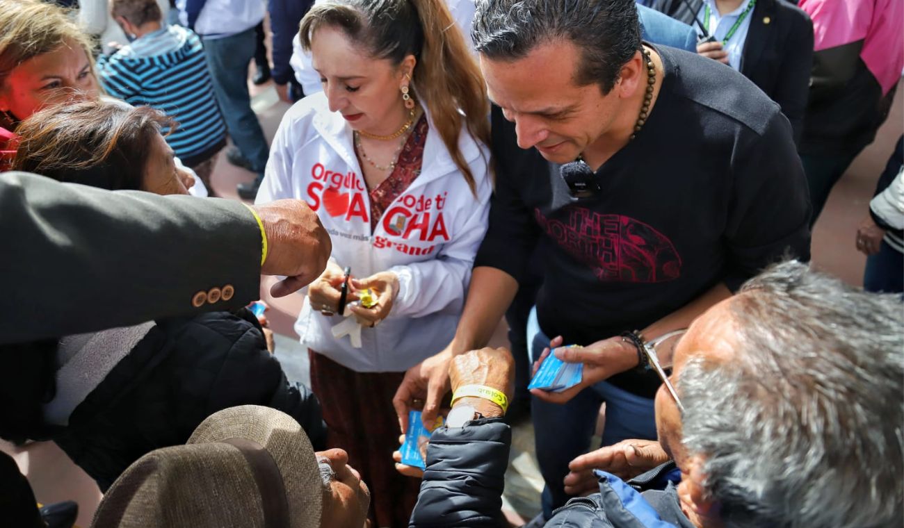 Alcalde de Soacha entregó bonos de mercados a los abuelos del municipio