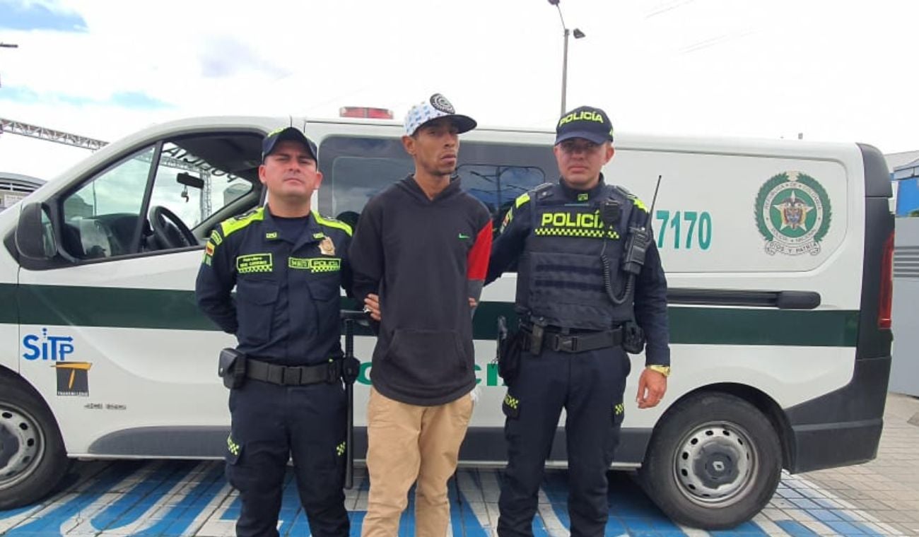 Capturan dos hombres armados en TransMilenio