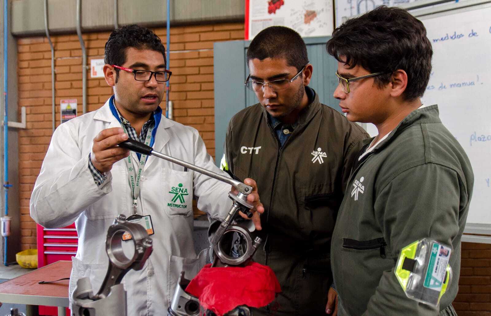 Jóvenes del Sena en clase