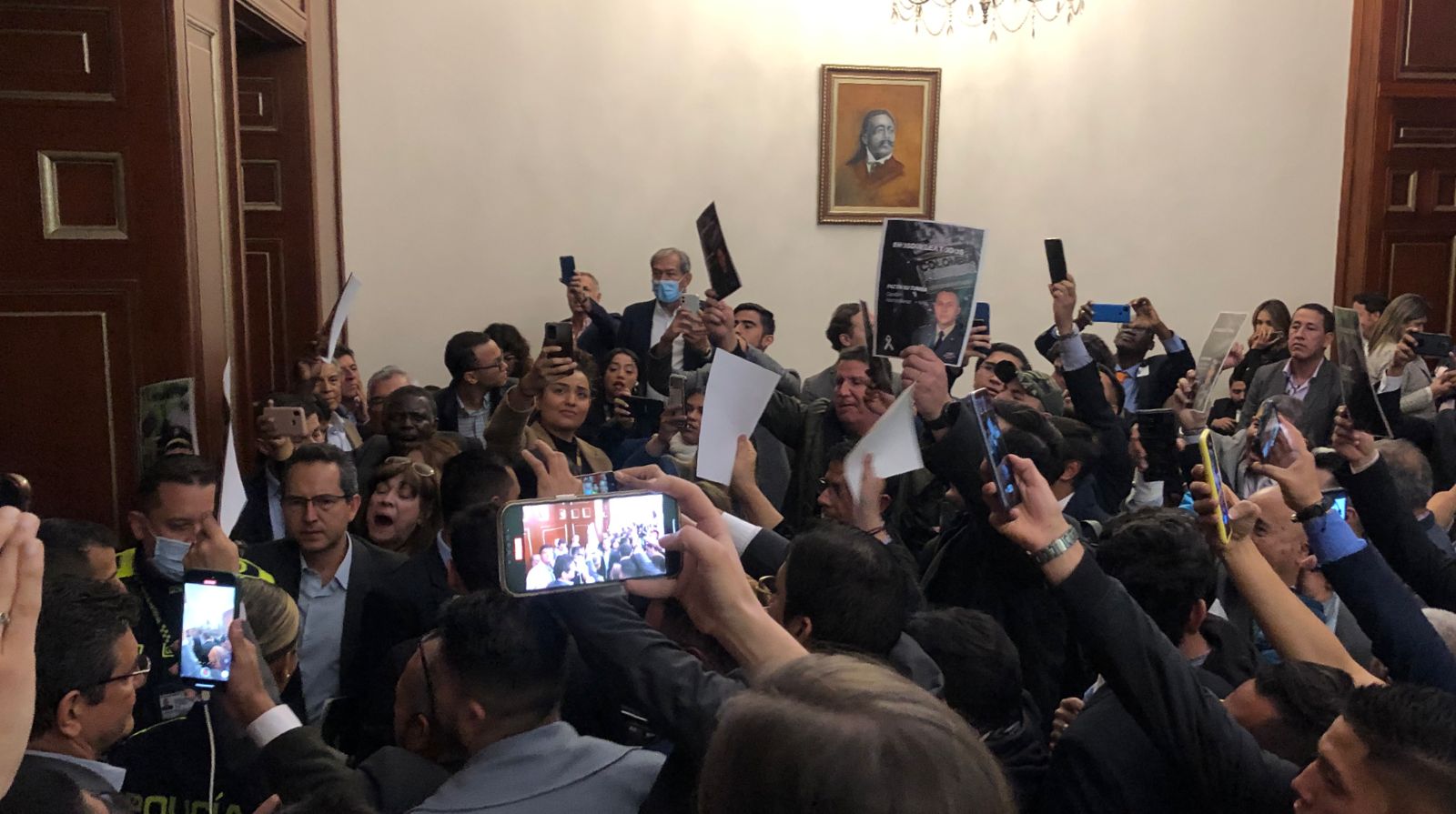 Ciudadanos de Arauca protestando en el Congreso.