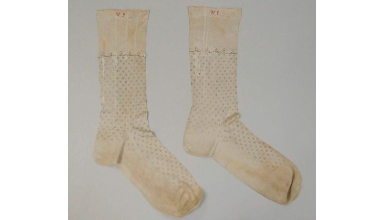 Cómo despercudir las medias blancas