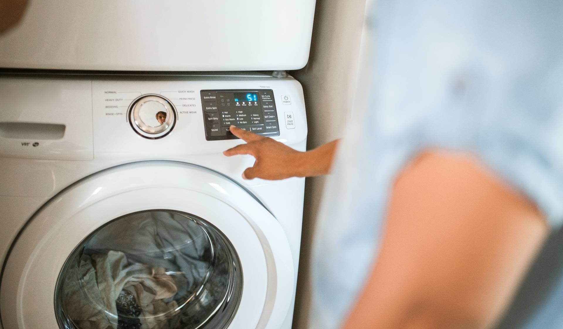 Botón de la lavadora que ayuda ahorrar energía
