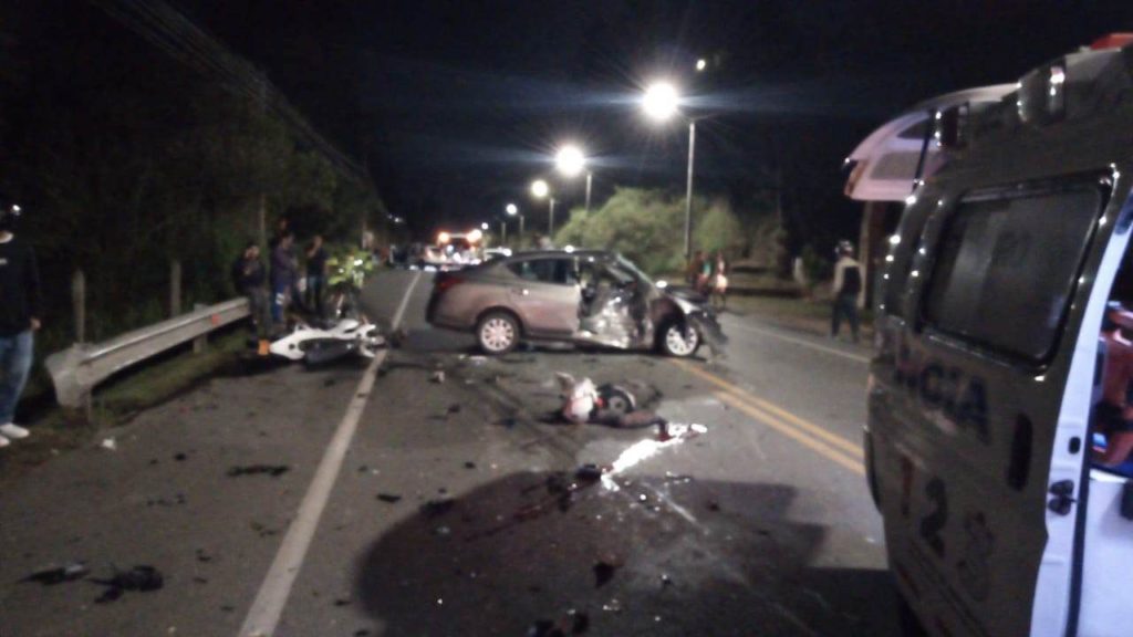 Dos personas muertas y dos más heridas en accidente de tránsito en la vía Medellín - Bogotá