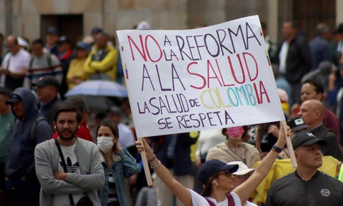 Pacientes en Bogotá hacen plantón en contra de la Reforma a la Salud