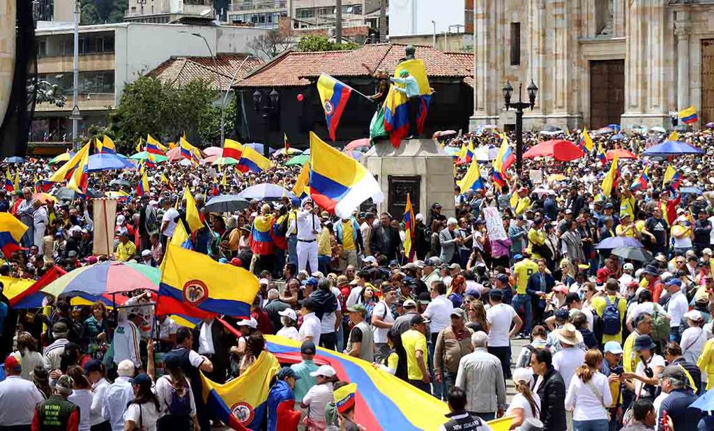 Marchas en Bogotá. Multitud reunida en la Plaza de Bolívar