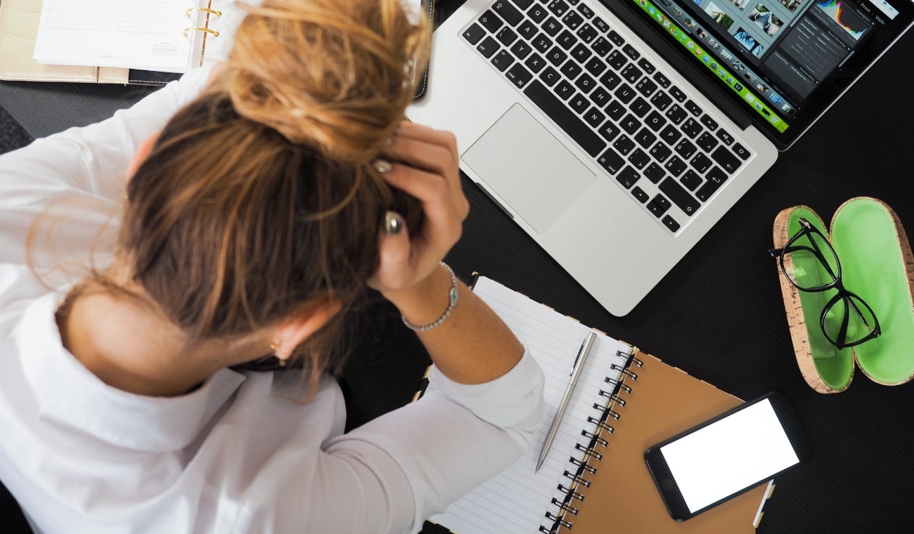 trabajador estresado