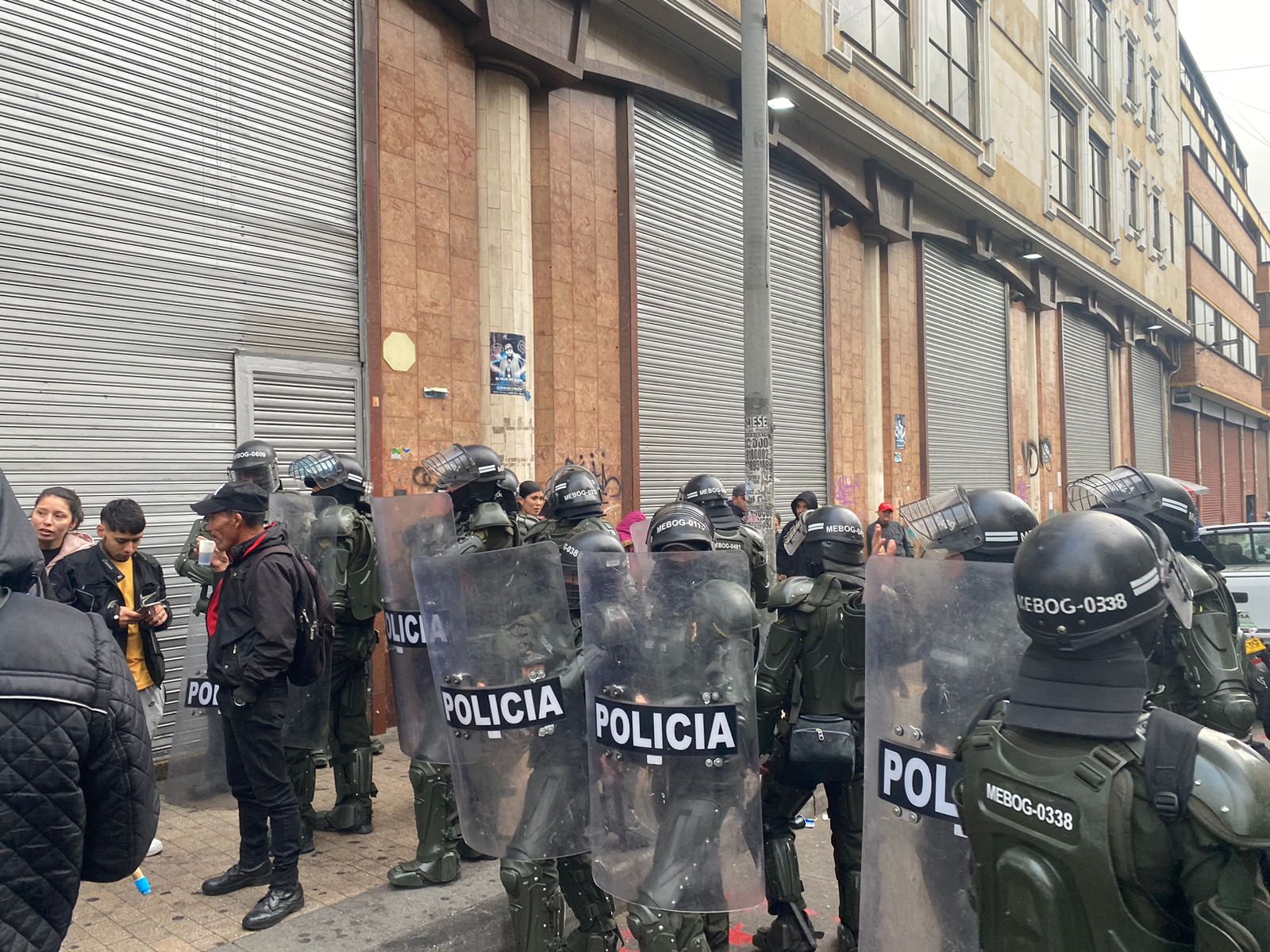 Operativo en San Victorino, en Bogotá, contra el contrabando.