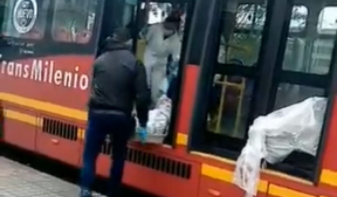 Mujer fallece en Transmilenio