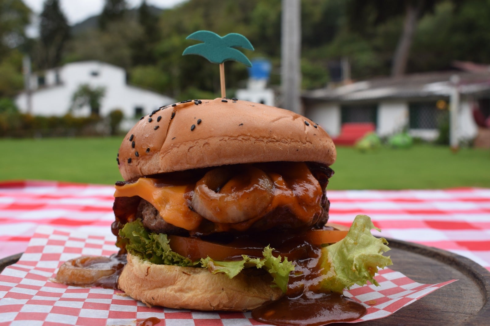 Fritomanía venderá hamburguesas a 2.000 pesos en Bogotá