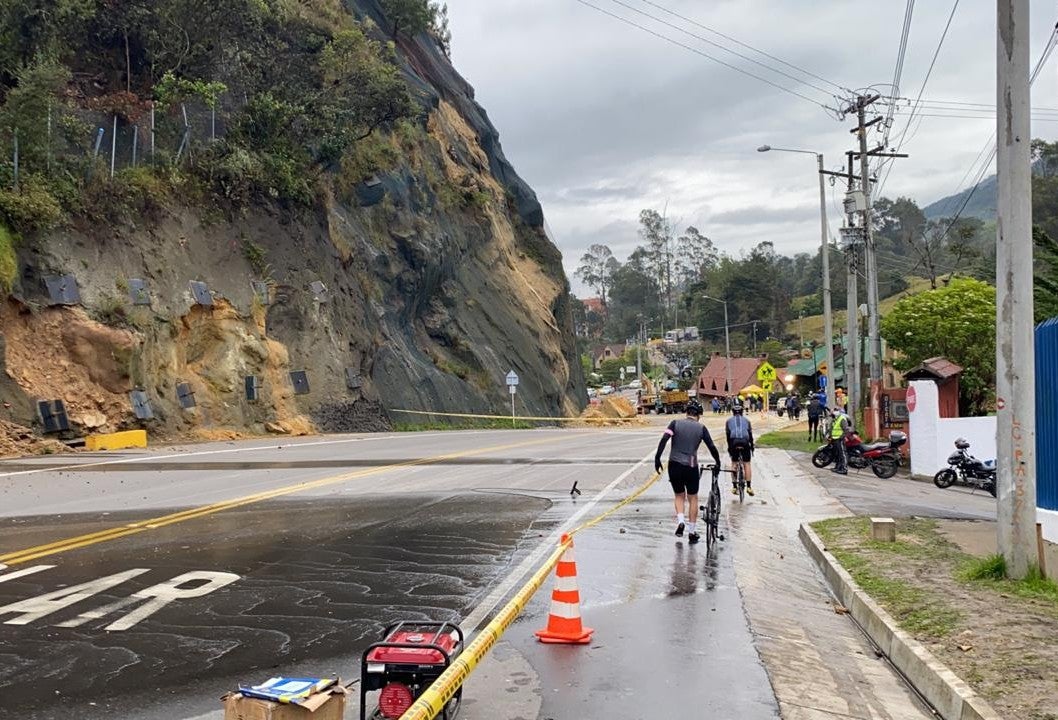 Cierre en la Vía la Calera
