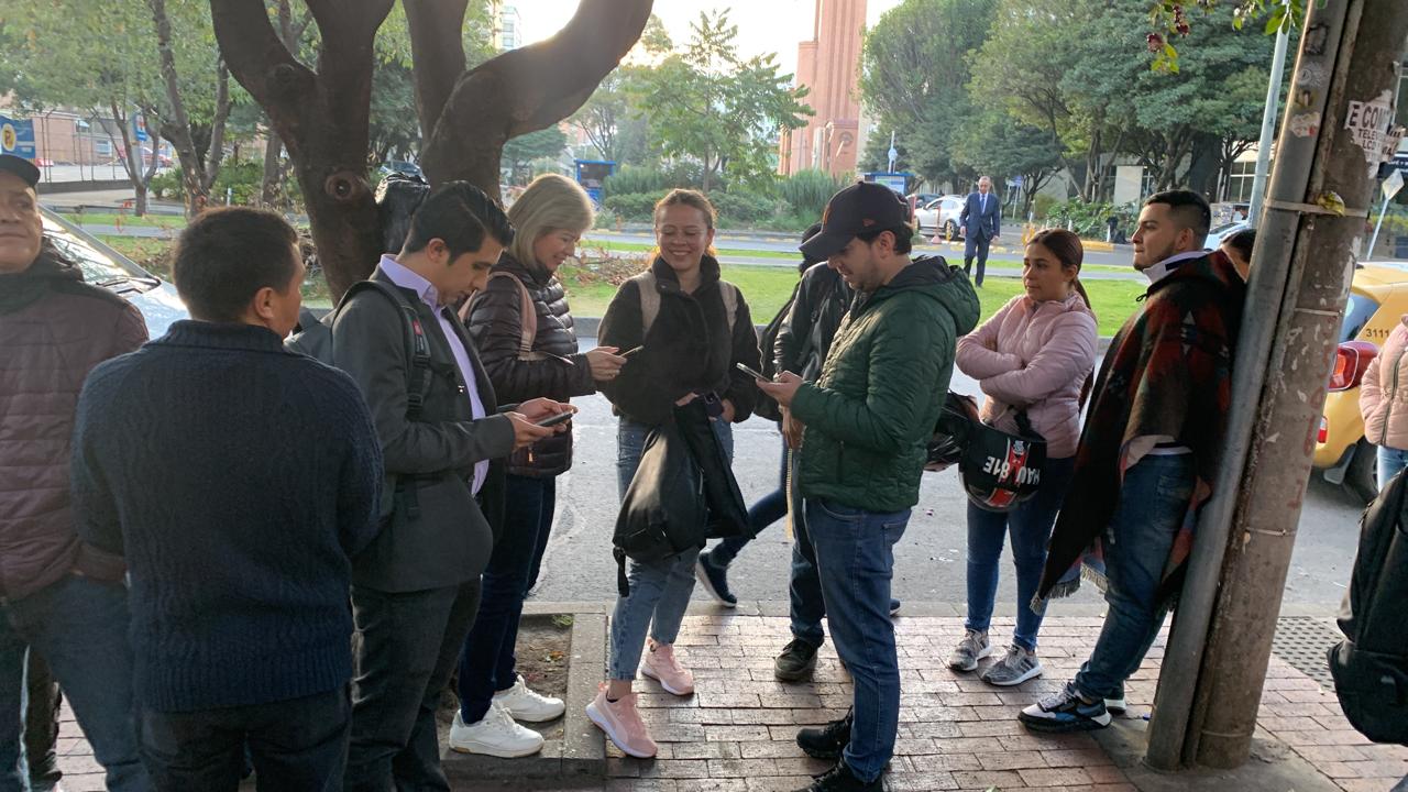 Aglomeraciones para sacar el pasaporte