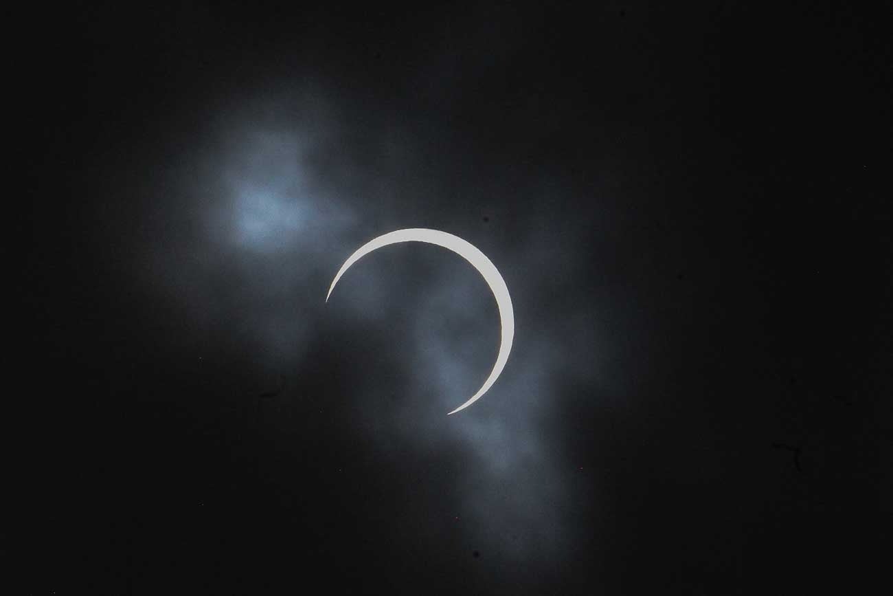 Fotos del eclipse solar de este sábado 14 de octubre en el Planetario de Bogotá