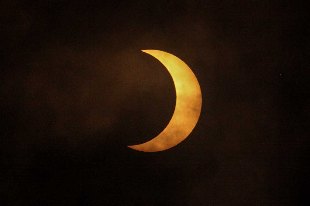 Fotos del eclipse solar de este sábado 14 de octubre en el Planetario de Bogotá