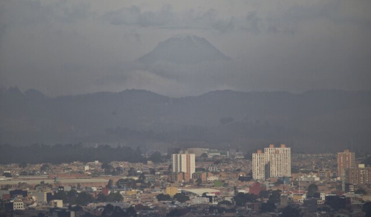 Capa gris que cubre el cielo de Bogotá: contaminación ambiental