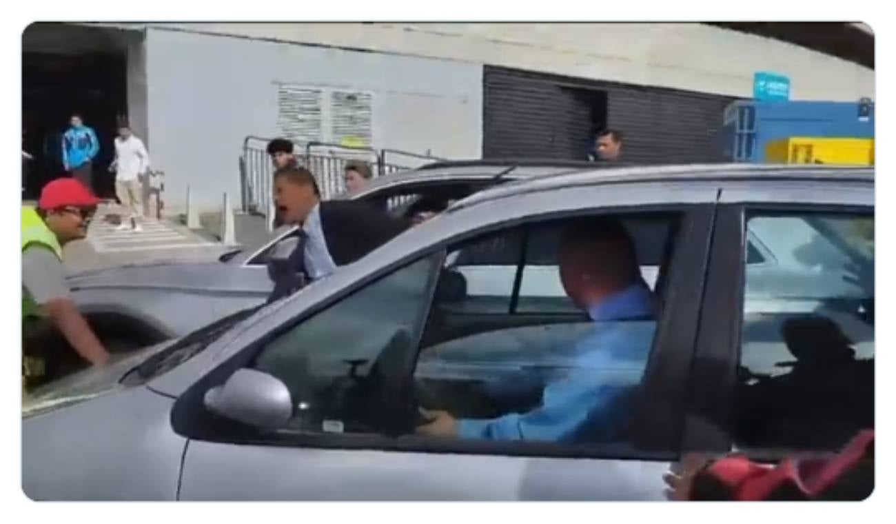 Intolerancia: chocó otro carro, atropelló a un ciudadano y se voló