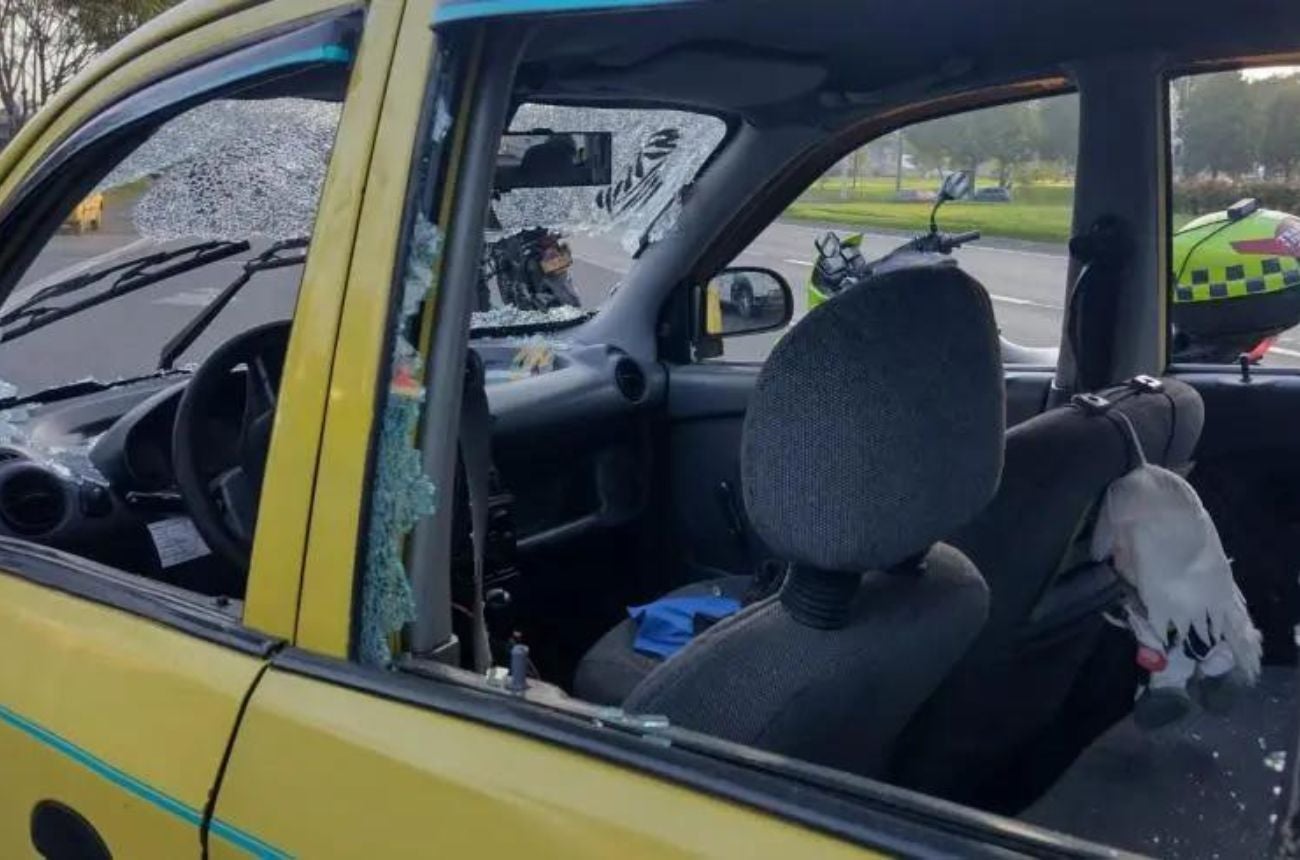 Taxi vandalizado en paro de Bogotá 25 de octubre