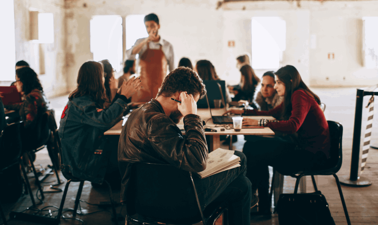 Estudiantes de colegio oficial