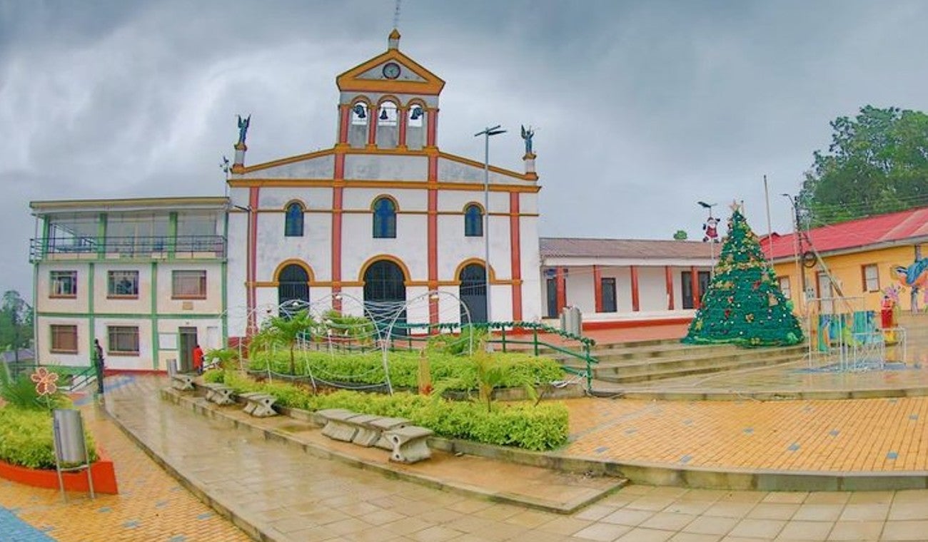 Construcción y remodelación del parque principal de Pulí
