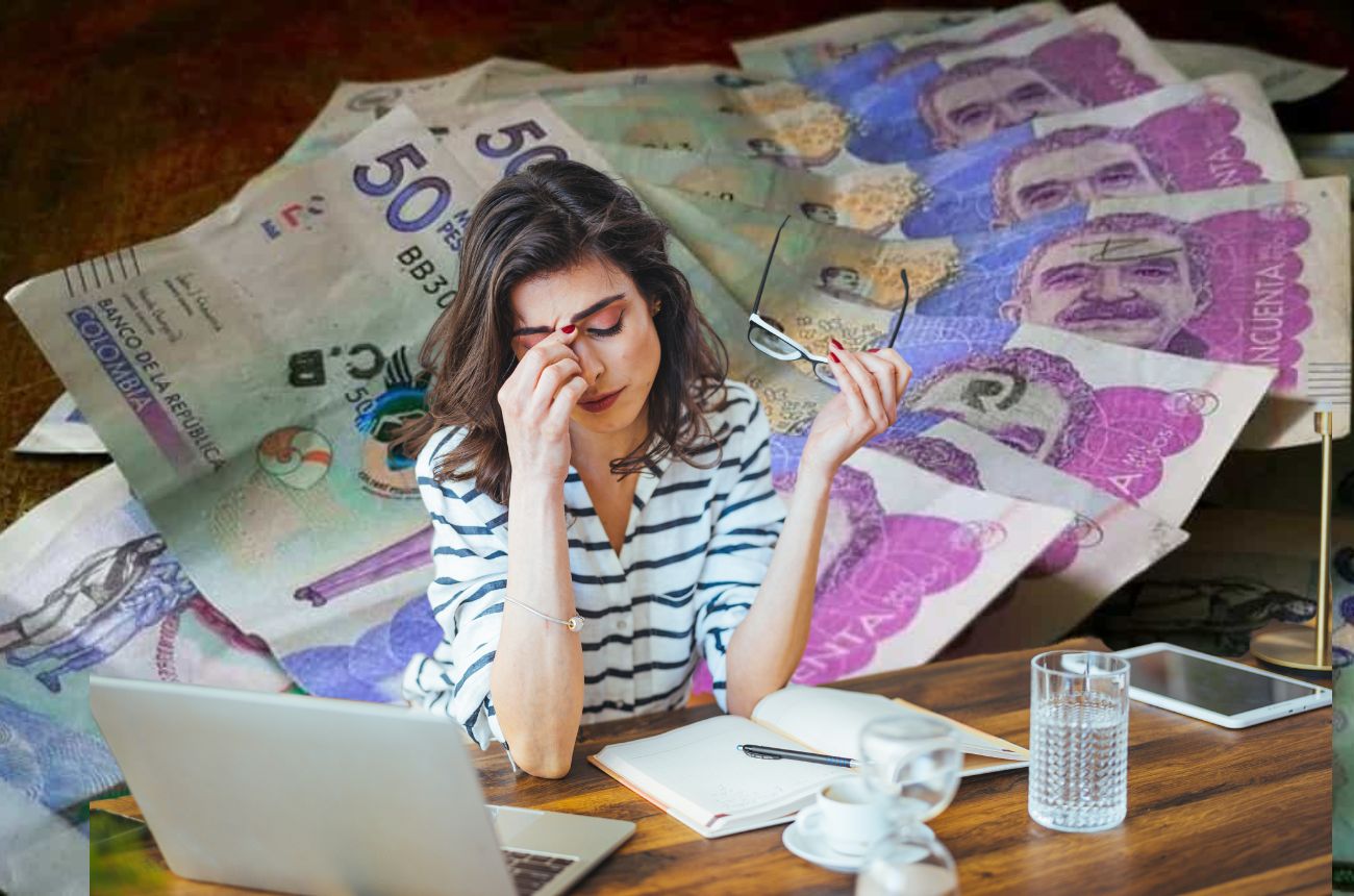 Padre de familia pagando cuota alimentaria