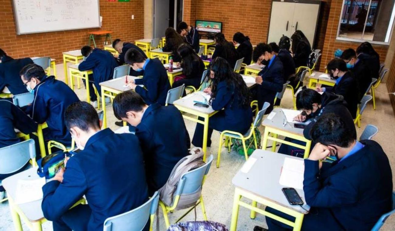 Estudiantes en salón de clase