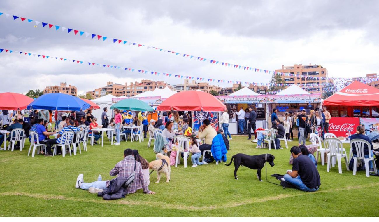 Festival Alimentarte, personas disfrutando en el parque