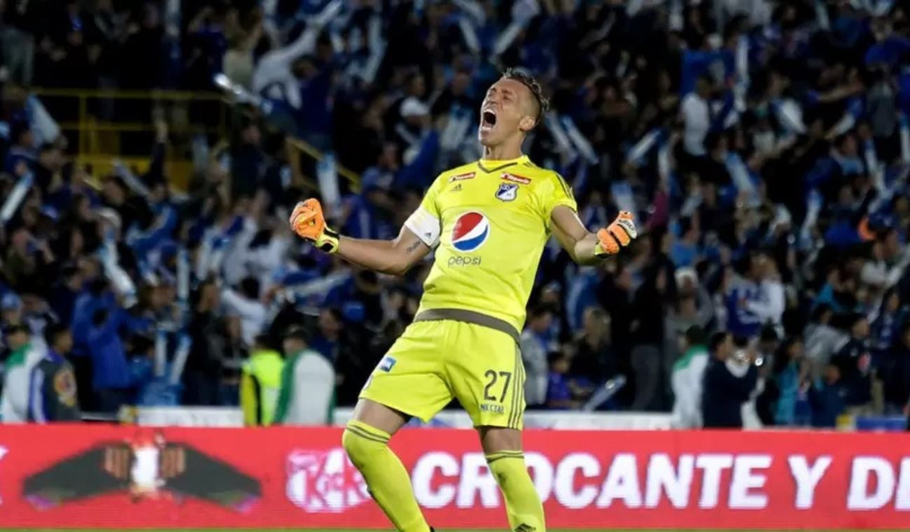 Nicolás Vikonis jugando como arquero en Millonarios